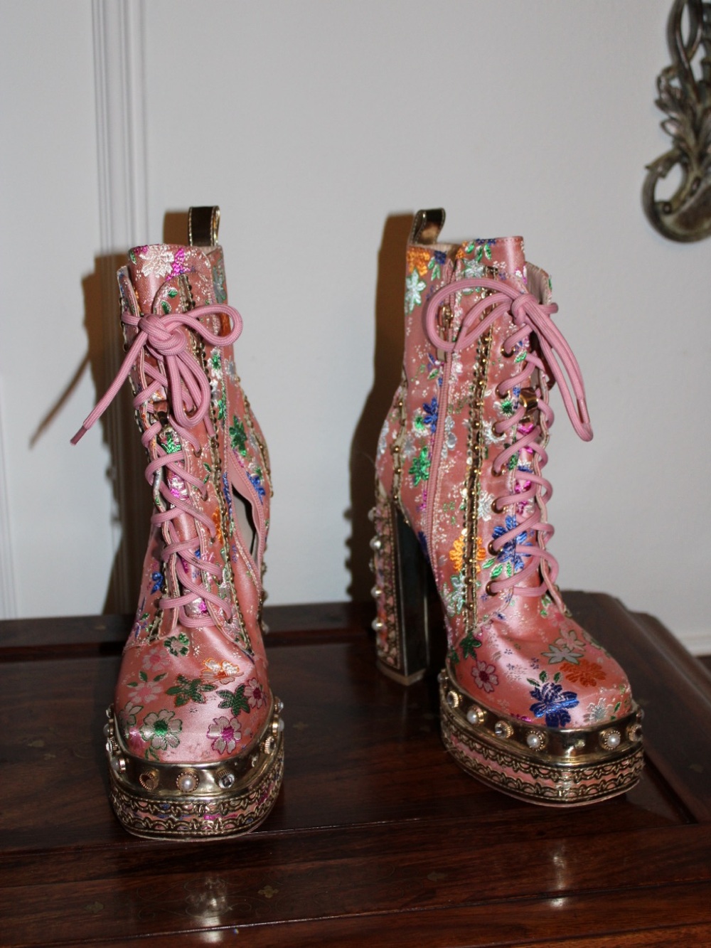 Azalea Wang "BB Richie Rich" Chunky Ankle/Platform Boots in Pink Floral 8.5